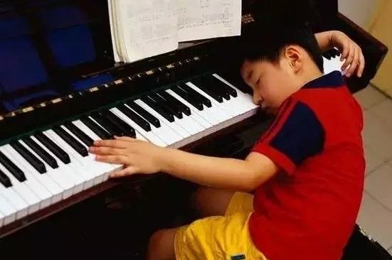 孩子厌倦学钢琴